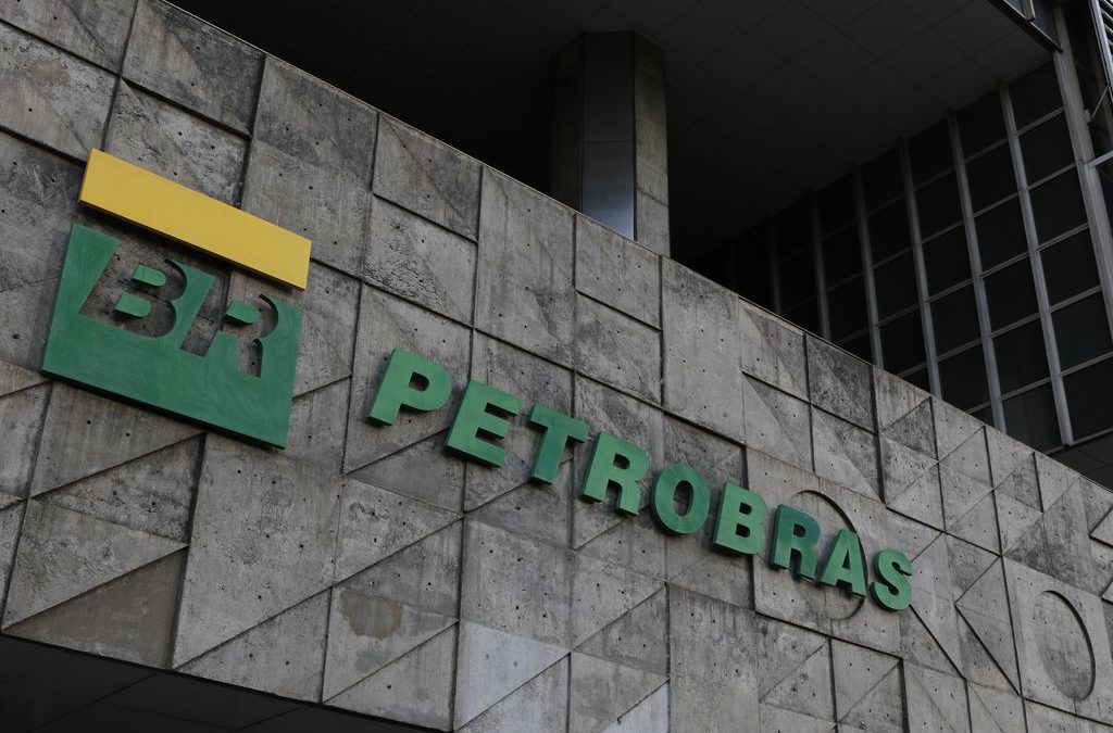 Logo da Petrobras na sede