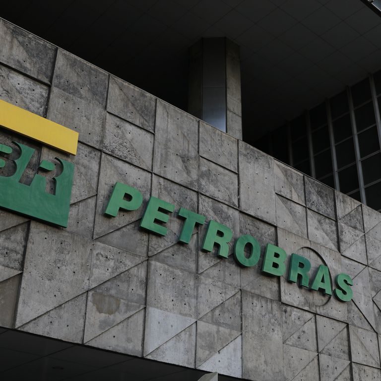Logo da Petrobras na sede