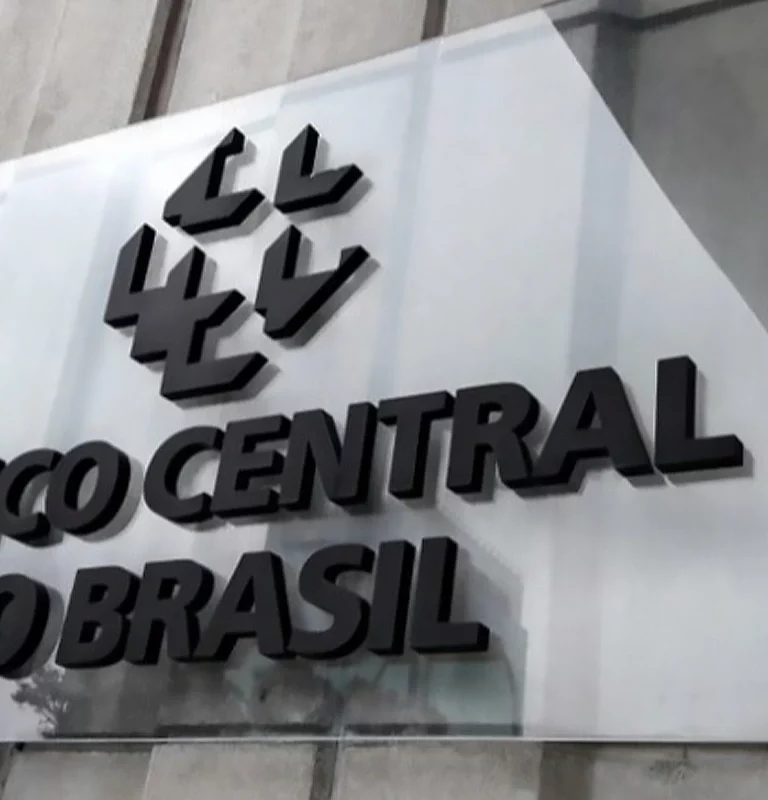Imagem mostra logo do Banco Central do Brasil em alusão ao sistema de metas de inflação