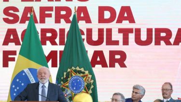 Brasília - 28/06/2023 O presidente Luiz Inácio Lula da Silva e o ministro do Desenvolvimento Agrário e Agricultura Familiar, Paulo Teixeira, anunciam o Plano Safra da Agricultura Familiar 2023/2024 Foto: Fabio Rodrigues-Pozzebom/ Agência Brasil