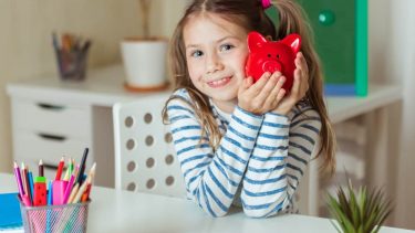 Aprender brincando: como ensinar a criança a lidar com dinheiro